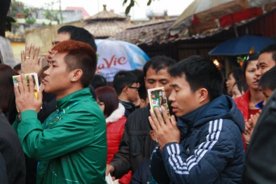 Tấp nập đi xin “Lộc” Bà Chúa Kho